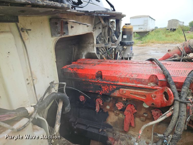 image for item EB8320 2007 International 9400i semi truck