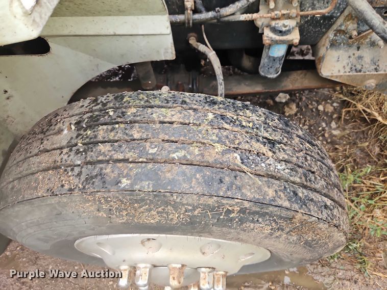 image for item EB8320 2007 International 9400i semi truck