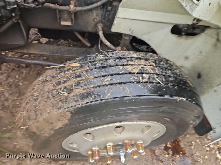 image for item EB8320 2007 International 9400i semi truck