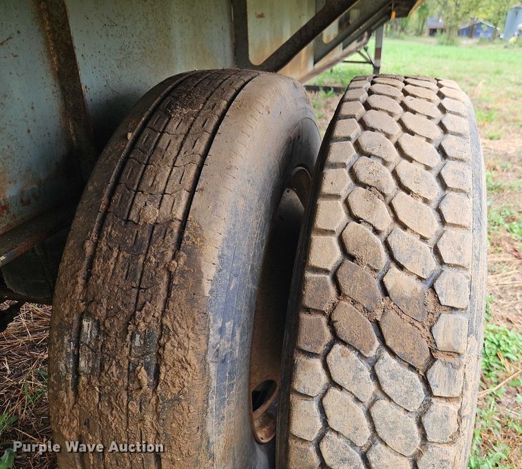 image for item EB8337 1996 Fontaine LFTW-5-8048WSAWK flatbed trailer