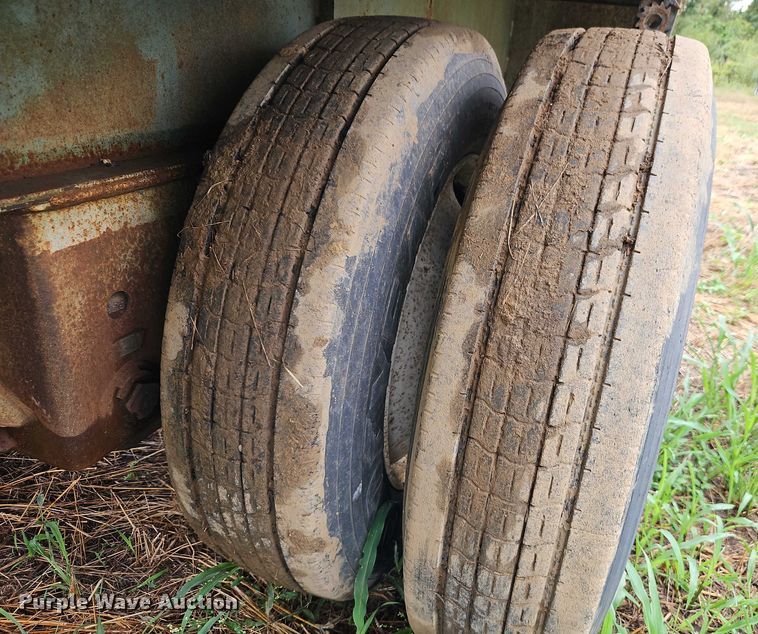 image for item EB8337 1996 Fontaine LFTW-5-8048WSAWK flatbed trailer