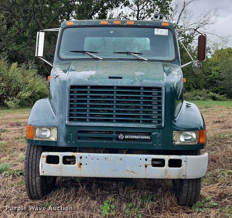 image for item EB8338 1995 International 8100 semi truck