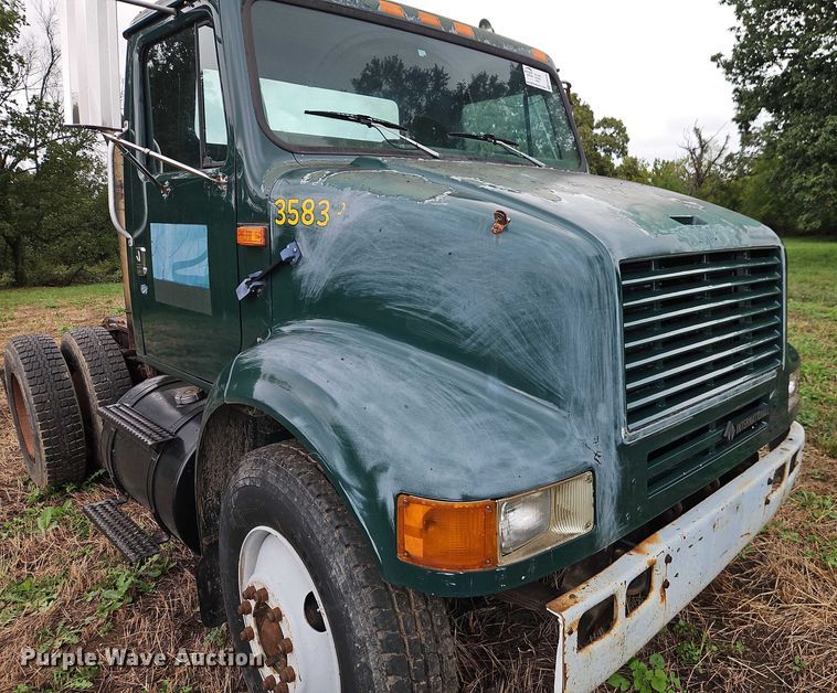 image for item EB8338 1995 International 8100 semi truck