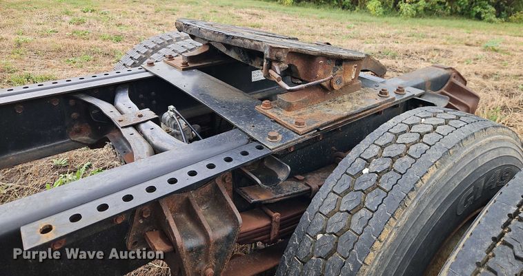 image for item EB8338 1995 International 8100 semi truck