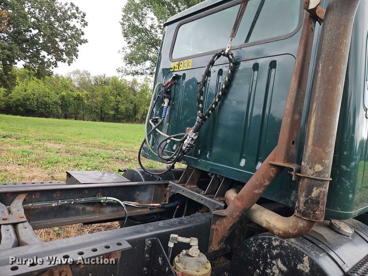 image for item EB8338 1995 International 8100 semi truck