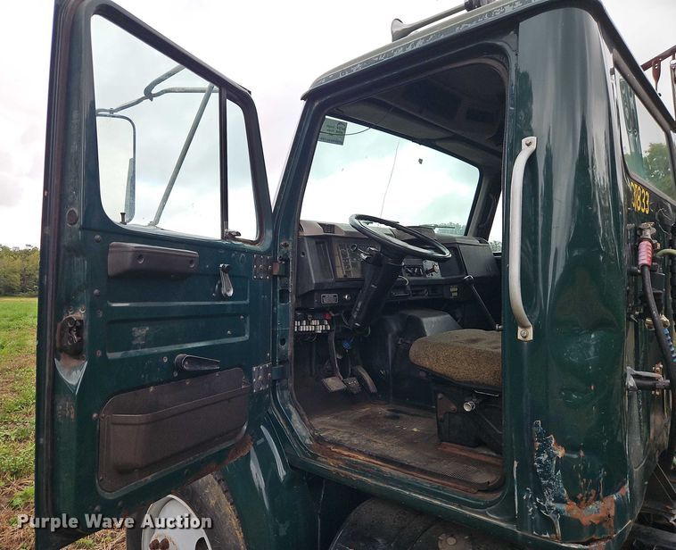 image for item EB8338 1995 International 8100 semi truck