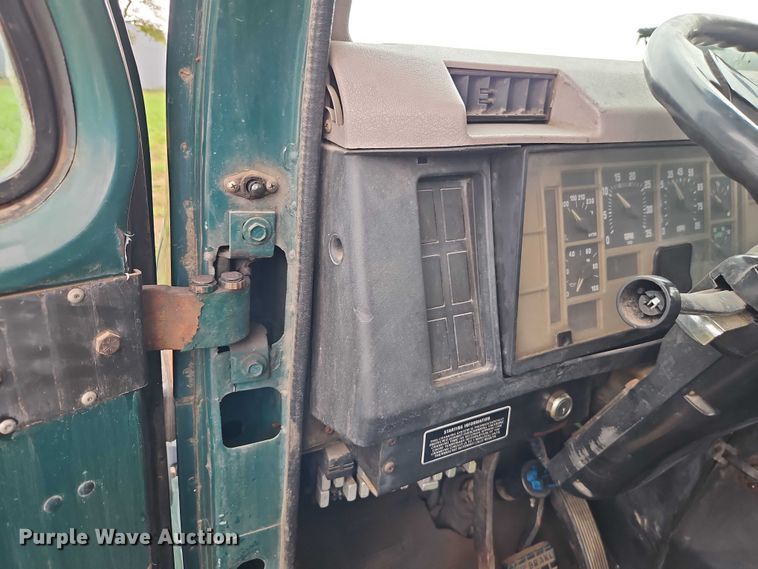 image for item EB8338 1995 International 8100 semi truck