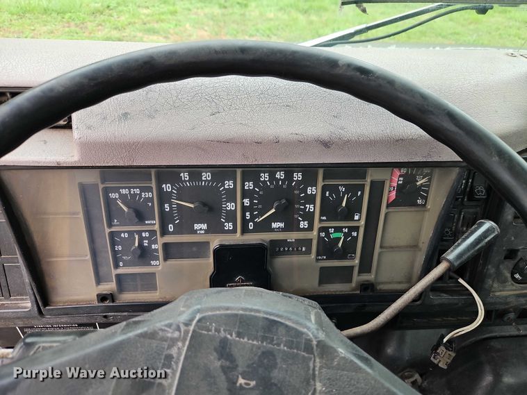 image for item EB8338 1995 International 8100 semi truck