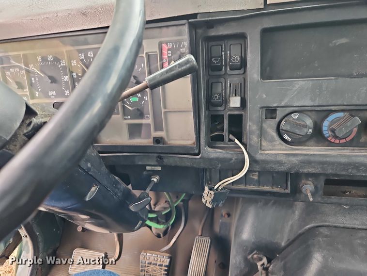 image for item EB8338 1995 International 8100 semi truck