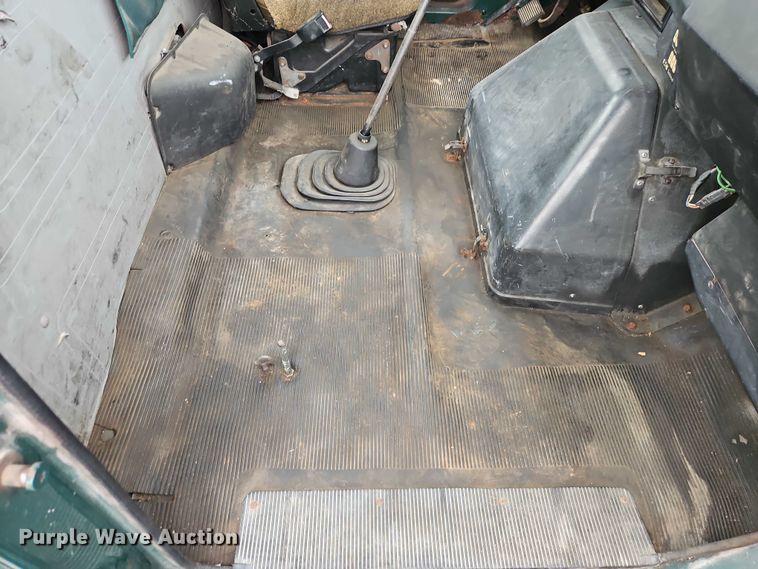 image for item EB8338 1995 International 8100 semi truck