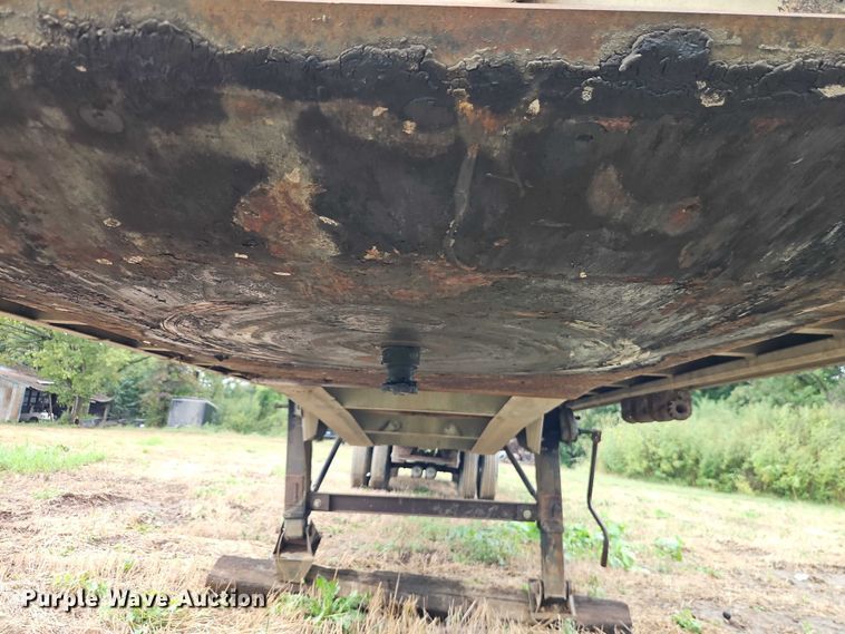 image for item EB8339 1987 Ravens Metal Products Inc 144556 flatbed trailer