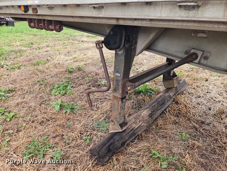 image for item EB8339 1987 Ravens Metal Products Inc 144556 flatbed trailer