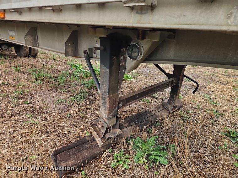 image for item EB8339 1987 Ravens Metal Products Inc 144556 flatbed trailer