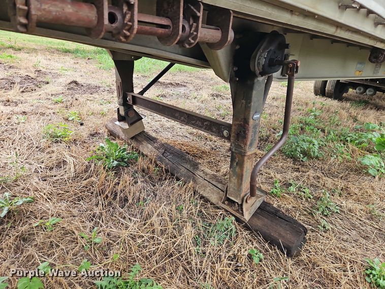 image for item EB8339 1987 Ravens Metal Products Inc 144556 flatbed trailer