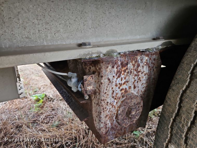 image for item EB8339 1987 Ravens Metal Products Inc 144556 flatbed trailer