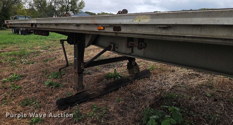 image for item EB8339 1987 Ravens Metal Products Inc 144556 flatbed trailer
