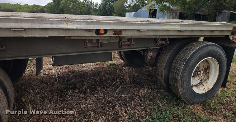 image for item EB8339 1987 Ravens Metal Products Inc 144556 flatbed trailer
