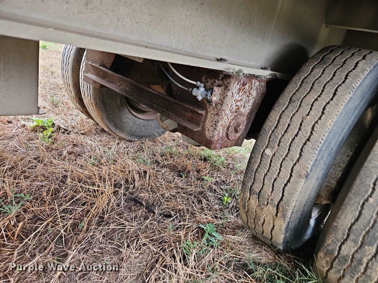 image for item EB8339 1987 Ravens Metal Products Inc 144556 flatbed trailer