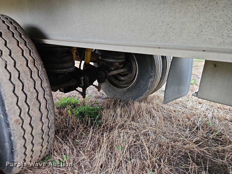 image for item EB8339 1987 Ravens Metal Products Inc 144556 flatbed trailer