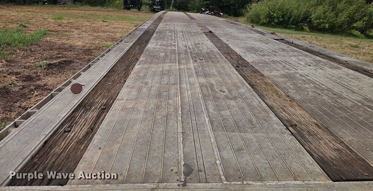 image for item EB8339 1987 Ravens Metal Products Inc 144556 flatbed trailer