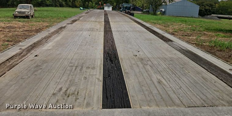 image for item EB8339 1987 Ravens Metal Products Inc 144556 flatbed trailer