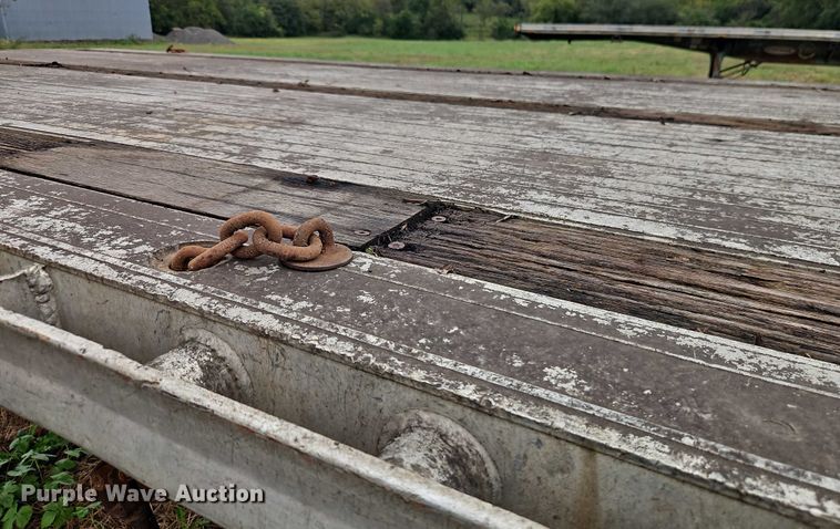 image for item EB8339 1987 Ravens Metal Products Inc 144556 flatbed trailer