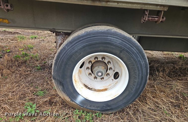 image for item EB8339 1987 Ravens Metal Products Inc 144556 flatbed trailer