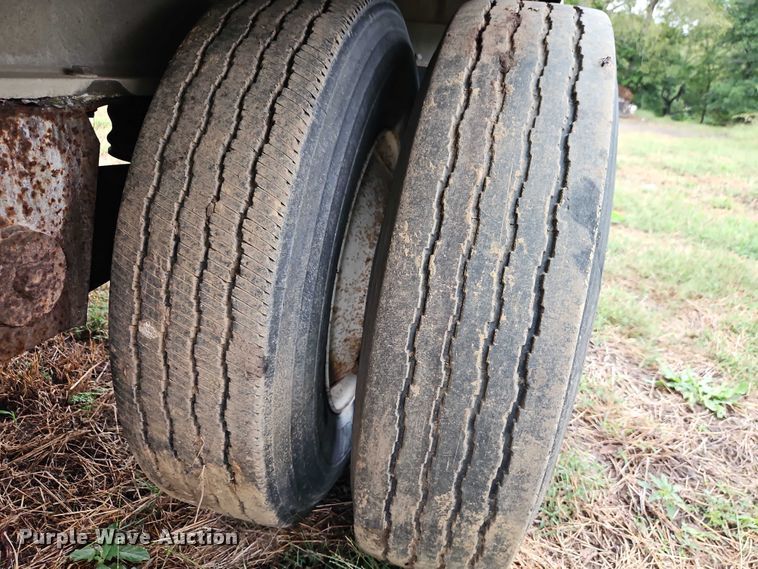 image for item EB8339 1987 Ravens Metal Products Inc 144556 flatbed trailer