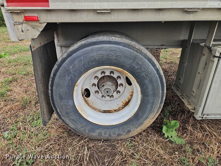 image for item EB8339 1987 Ravens Metal Products Inc 144556 flatbed trailer