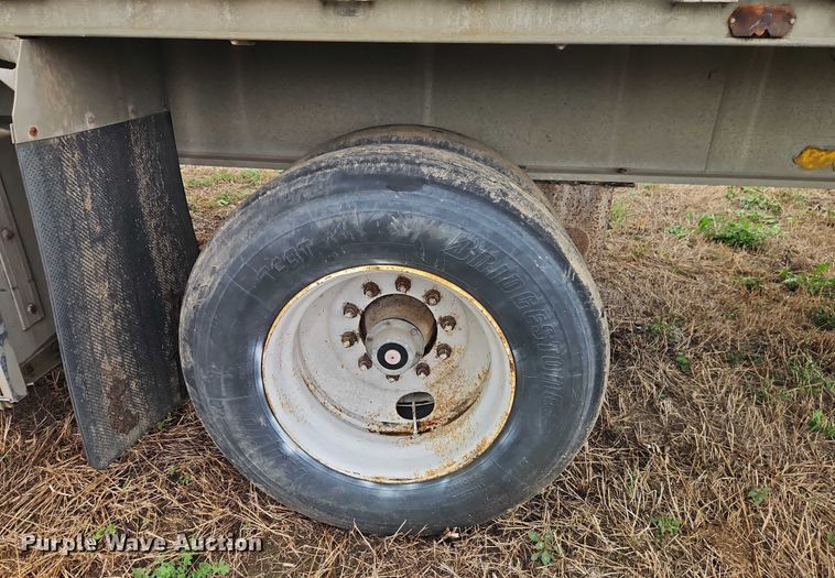 image for item EB8339 1987 Ravens Metal Products Inc 144556 flatbed trailer