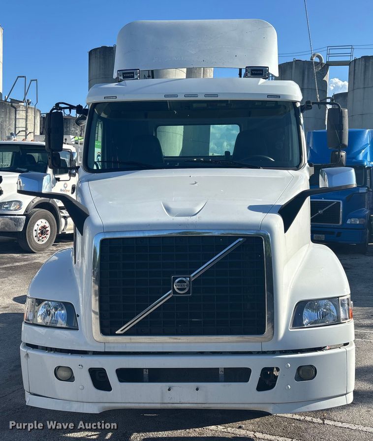 image for item EC3808 2017 Volvo VNM semi truck