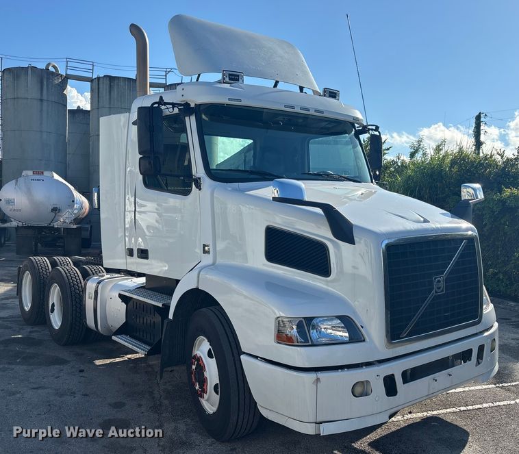 image for item EC3808 2017 Volvo VNM semi truck