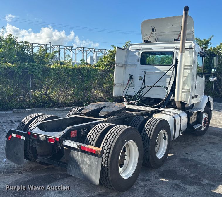 image for item EC3808 2017 Volvo VNM semi truck