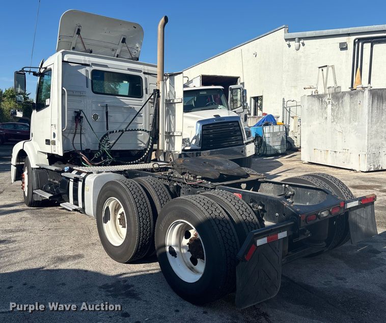 image for item EC3808 2017 Volvo VNM semi truck