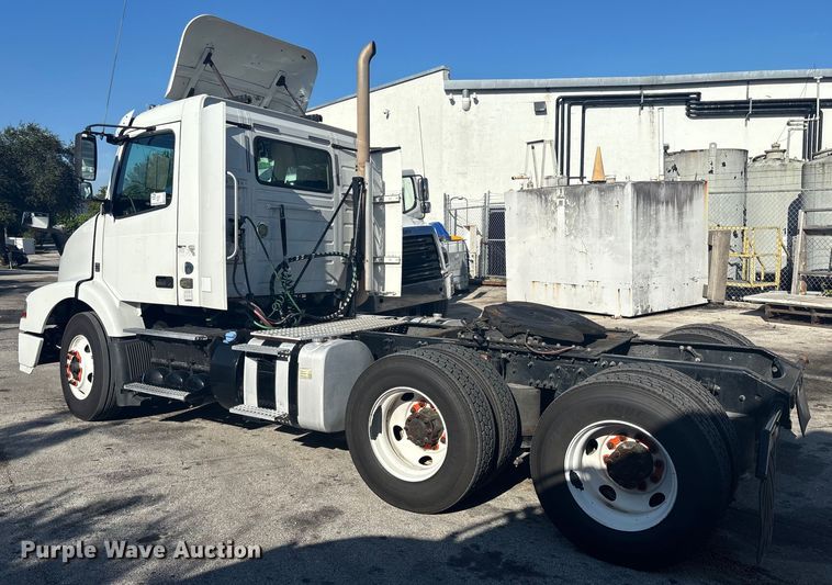 image for item EC3808 2017 Volvo VNM semi truck