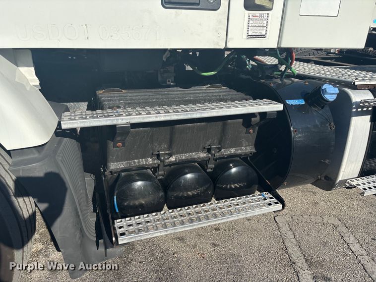 image for item EC3808 2017 Volvo VNM semi truck