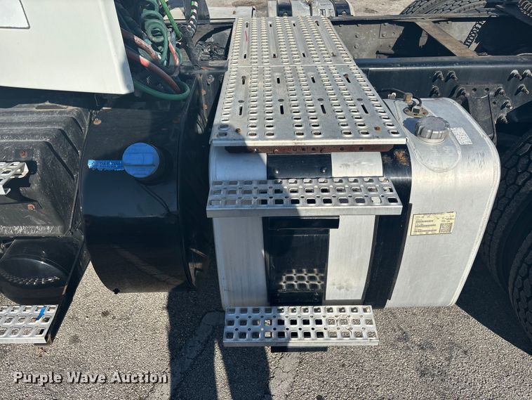 image for item EC3808 2017 Volvo VNM semi truck