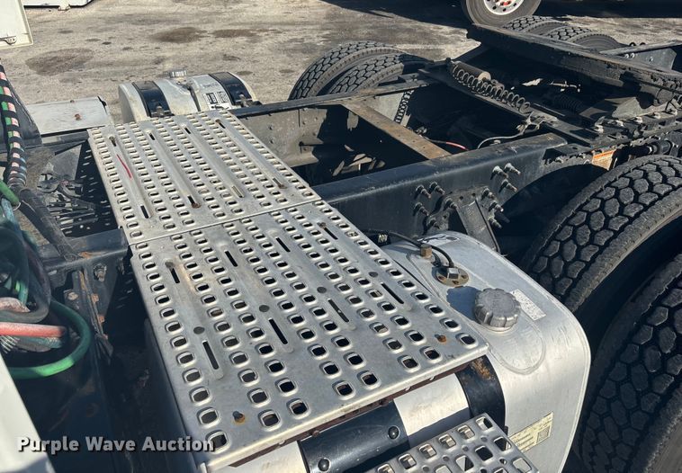 image for item EC3808 2017 Volvo VNM semi truck