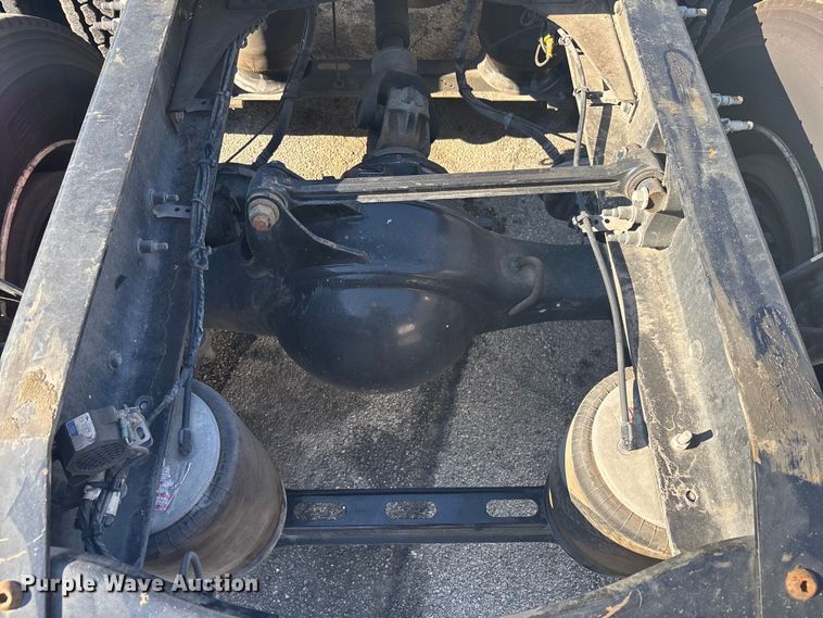 image for item EC3808 2017 Volvo VNM semi truck