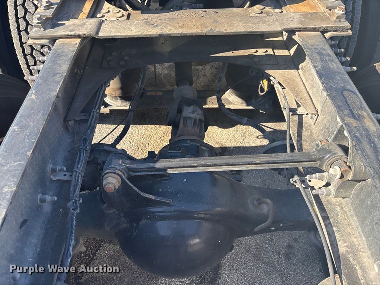 image for item EC3808 2017 Volvo VNM semi truck