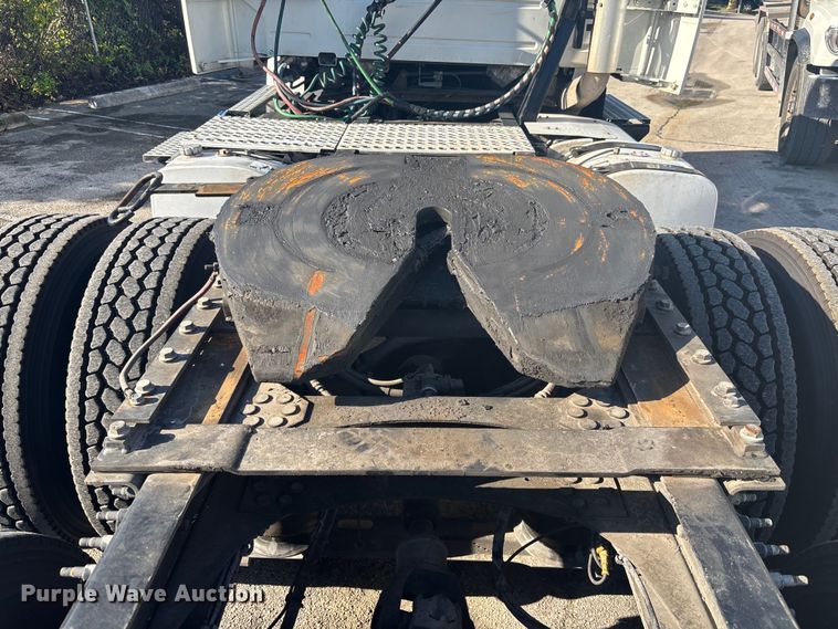 image for item EC3808 2017 Volvo VNM semi truck