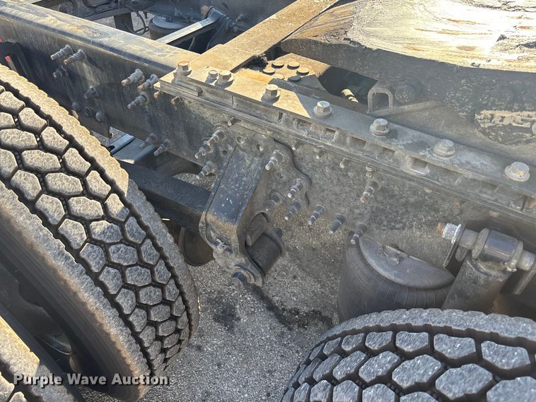 image for item EC3808 2017 Volvo VNM semi truck