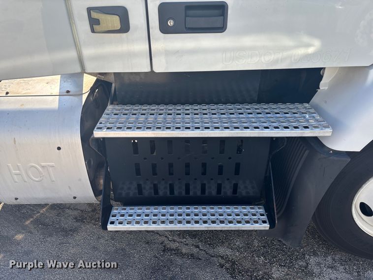 image for item EC3808 2017 Volvo VNM semi truck