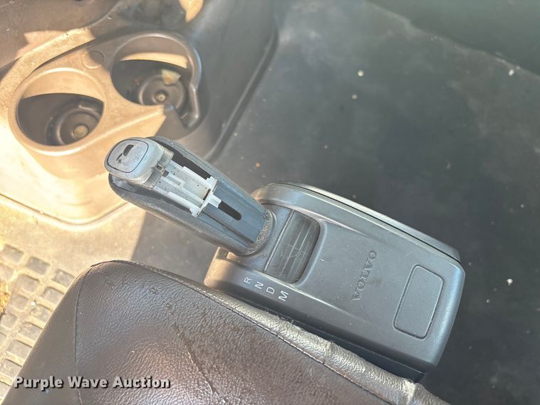 image for item EC3808 2017 Volvo VNM semi truck