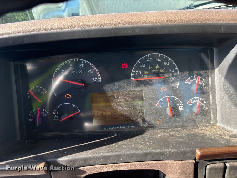 image for item EC3808 2017 Volvo VNM semi truck