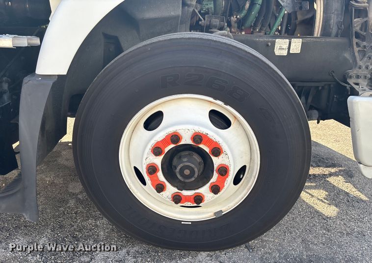 image for item EC3808 2017 Volvo VNM semi truck