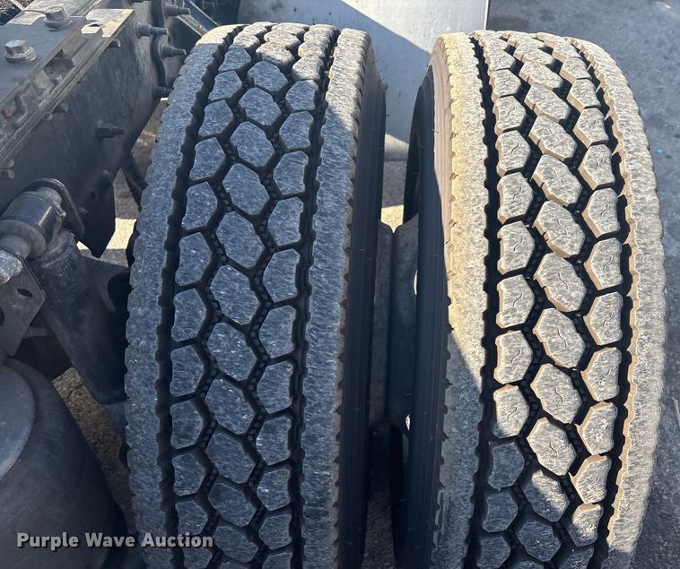 image for item EC3808 2017 Volvo VNM semi truck