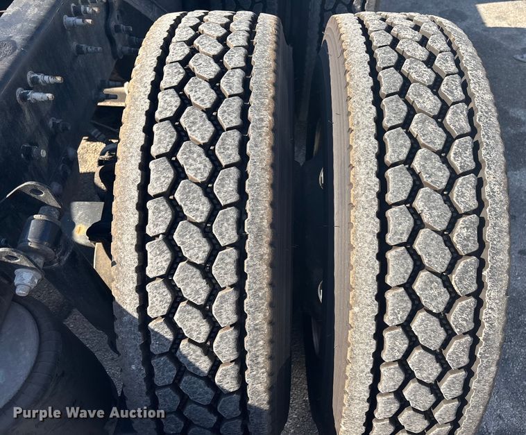 image for item EC3808 2017 Volvo VNM semi truck