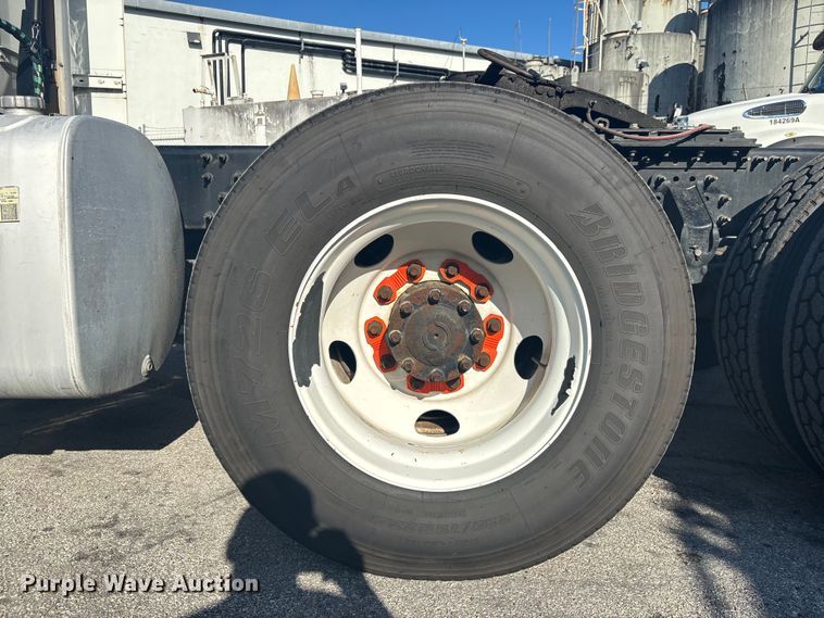 image for item EC3808 2017 Volvo VNM semi truck