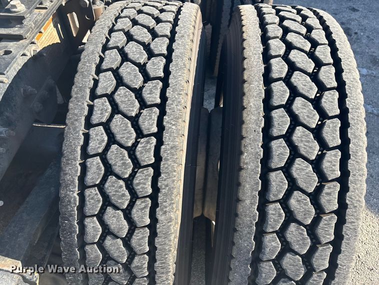 image for item EC3808 2017 Volvo VNM semi truck